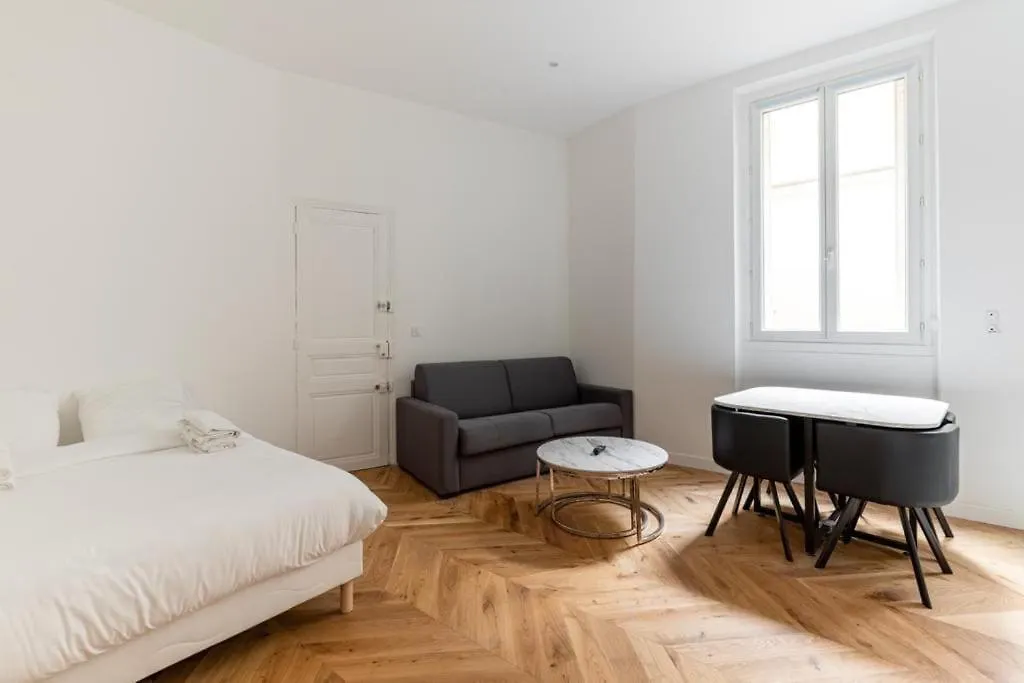 Jouffroy D\'Abbans/Batignolles Charming Studio 4P contacts